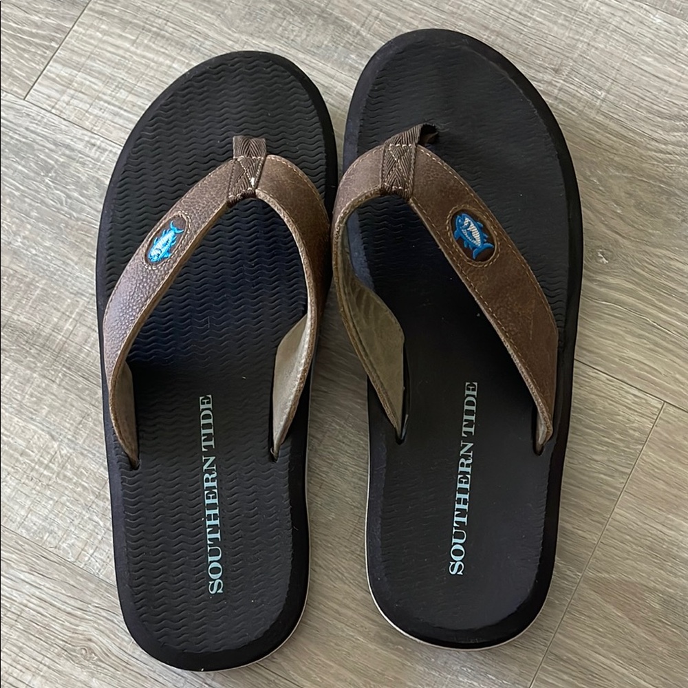Southern Tide Men's Brown Flip Flops